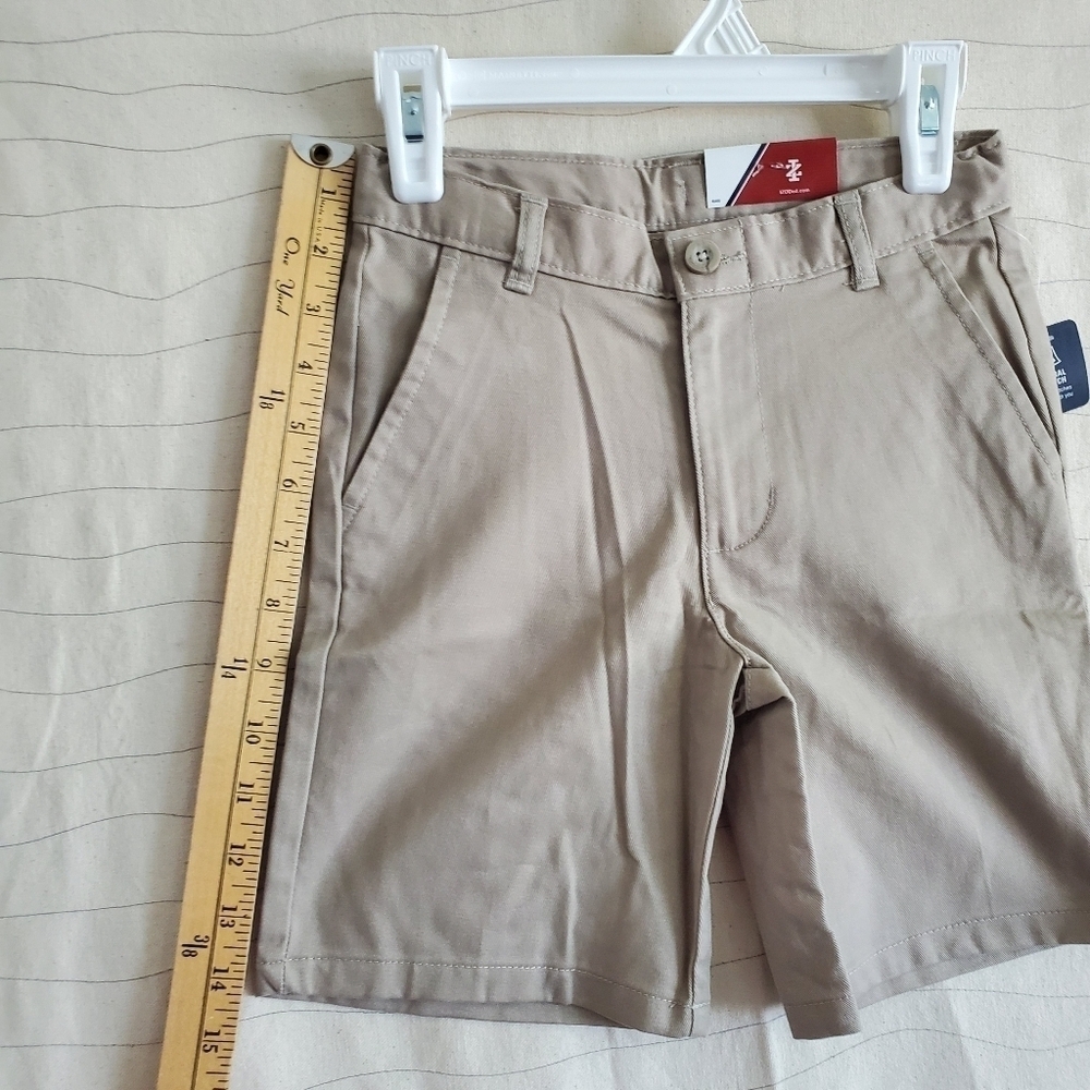 NEW Izod Youth Khaki Natural Stretch Flat Front Shorts Size 7 Regular - Picture 2 of 7